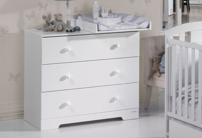 Cómoda Micuna de 3 Cajones CO-1804 combinará a la perfección con cualquier cuna y mobiliario. Con diseño liso y tiradores bola, tres amplios cajones.