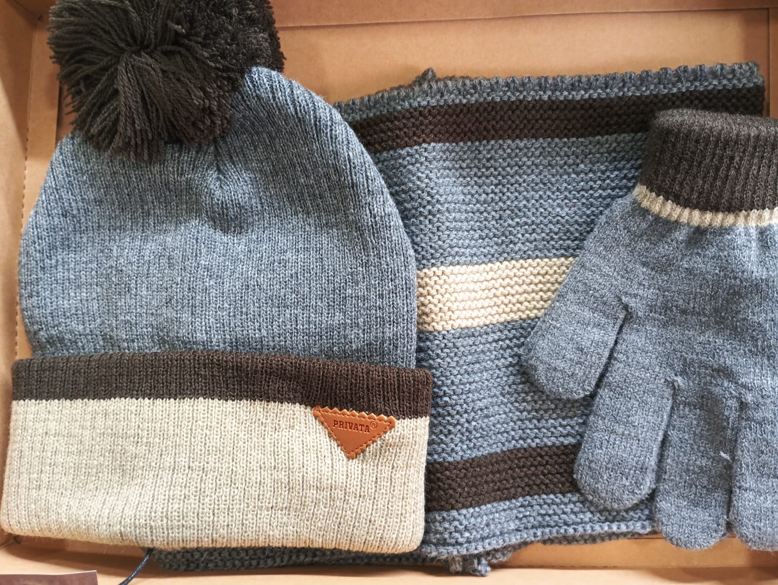 Conjunto gorro gris-beige Privata